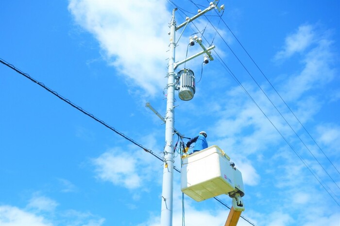 電柱　配線工事